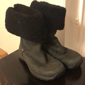 UGG leather and sheepskin upper and Event waterproof fabric size 7